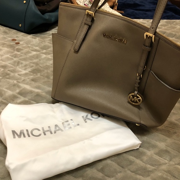 Michael Kors Jet Set Crossgrain Leather tote - Picture 5 of 5